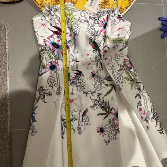 Chic Yellow and White Floral Dress Ted Baker - Picture 7 of 11